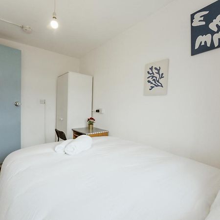 Upton Park Bedrooms 25 Min To Central Лондон Экстерьер фото