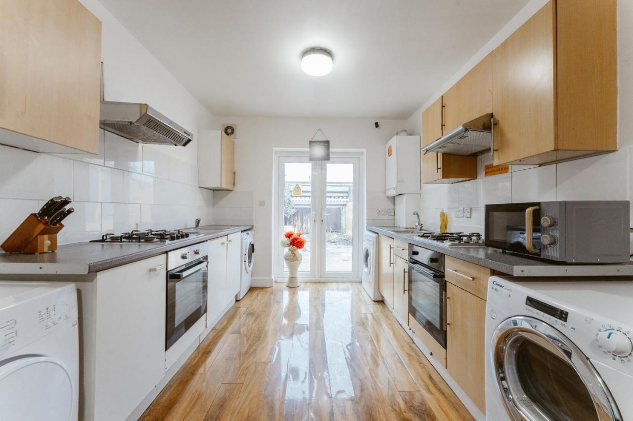 Upton Park Bedrooms 25 Min To Central Лондон Экстерьер фото