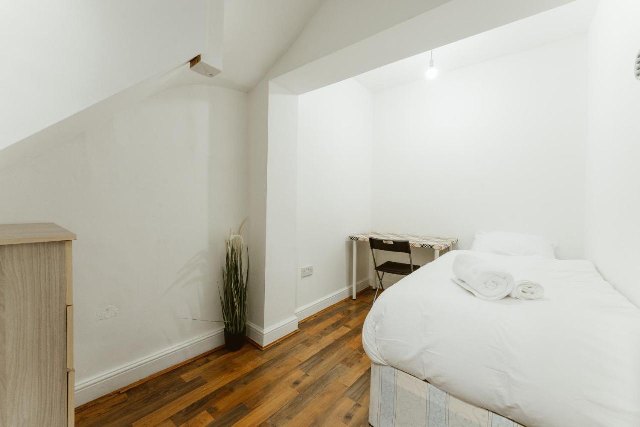 Upton Park Bedrooms 25 Min To Central Лондон Экстерьер фото