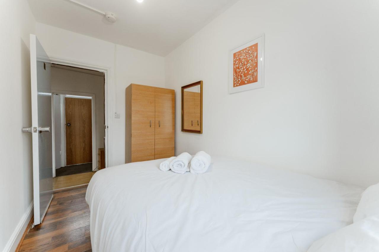 Upton Park Bedrooms 25 Min To Central Лондон Экстерьер фото